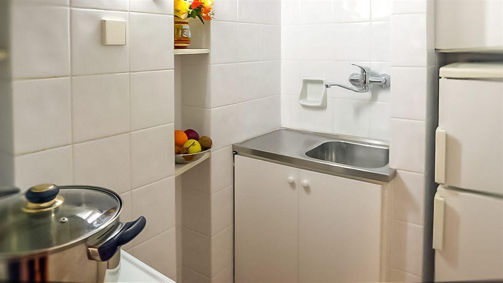 Zina Hotel Apartments Афины Экстерьер фото