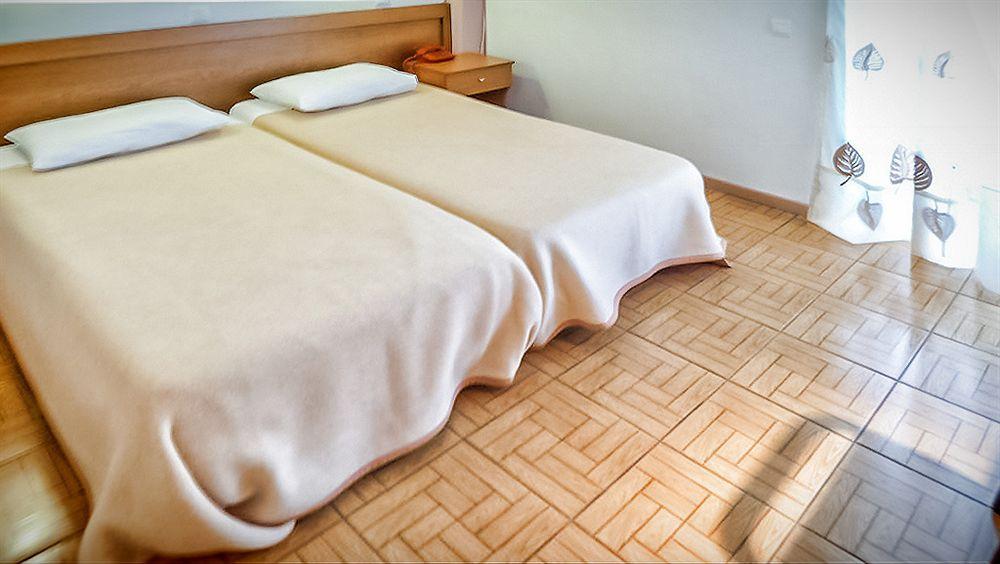 Zina Hotel Apartments Афины Экстерьер фото