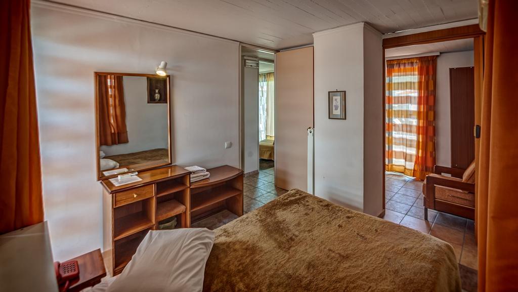 Zina Hotel Apartments Афины Экстерьер фото